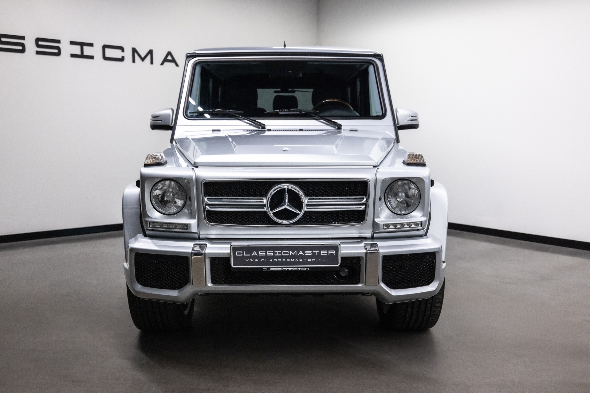 43117357-2.jpg