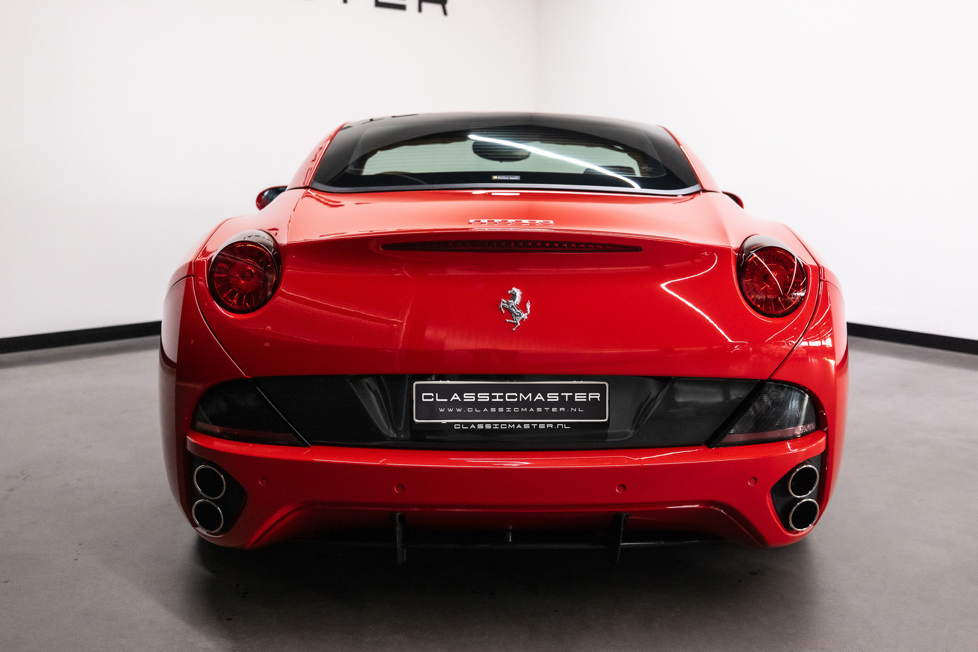 43976557-6.jpg