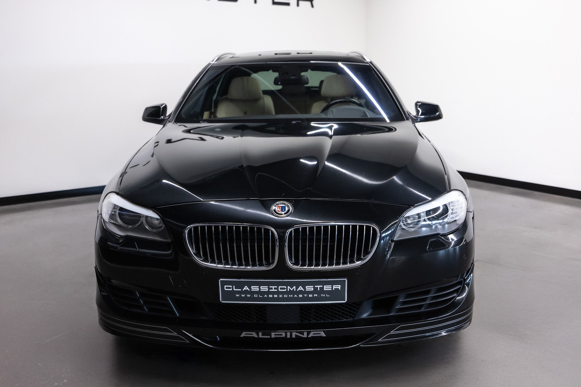 44391084-4.jpg