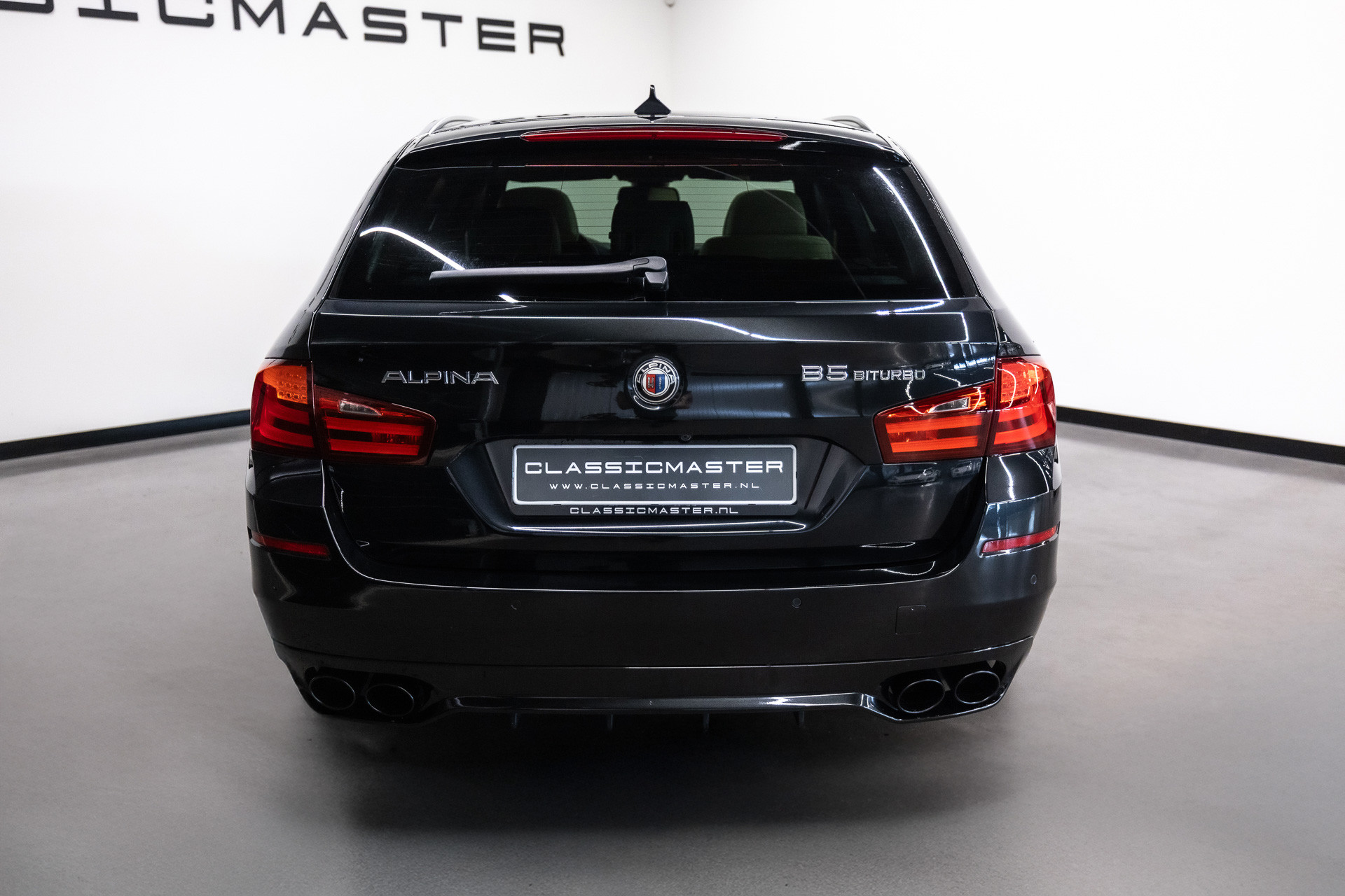 44391084-6.jpg
