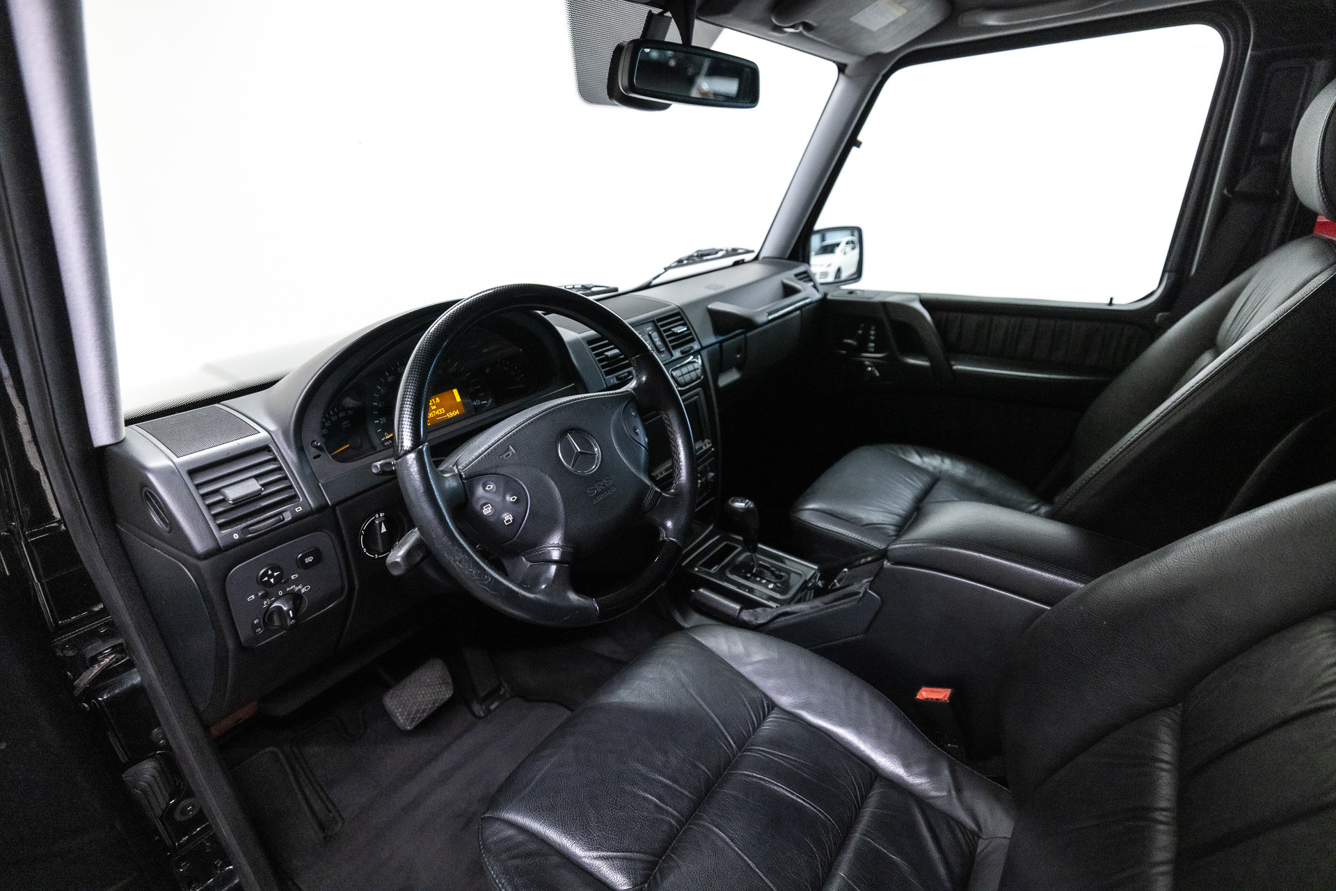 45054795-3.jpg
