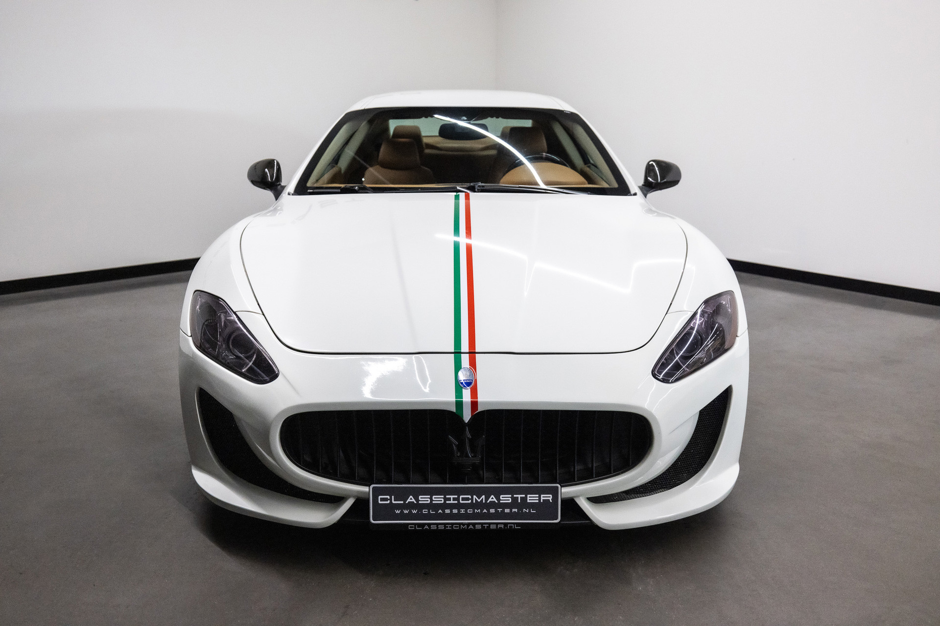 47067563-4.jpg